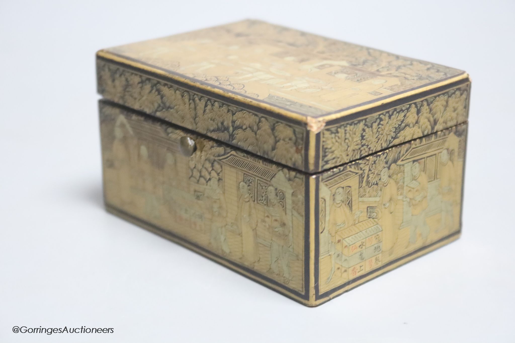 A Chinese gilt decorated lacquer box, 9.5cm